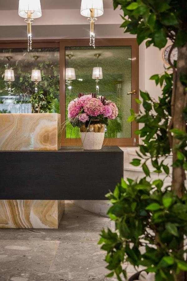 Royalty 4* Athens