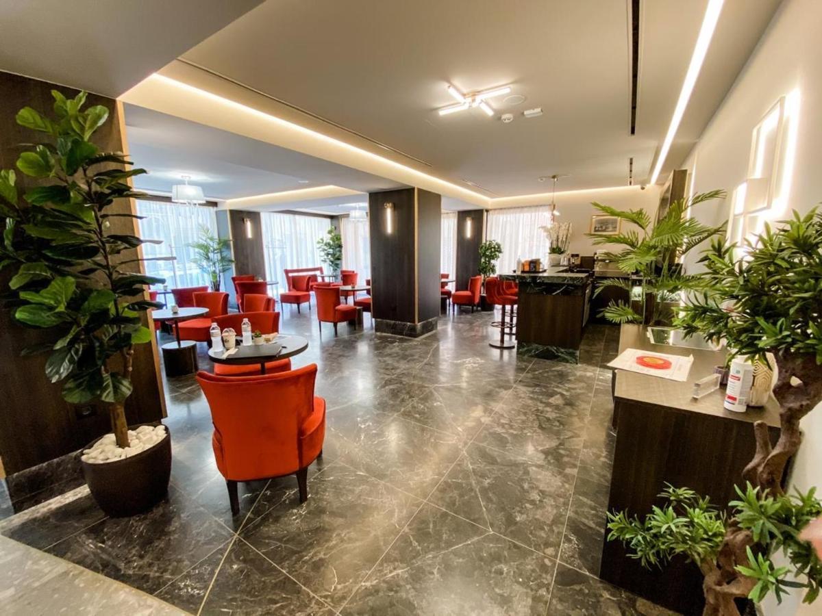 Royalty 4* Athens